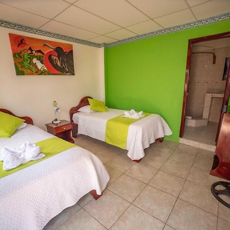 Hostal Gladismar Puerto Villamil Esterno foto