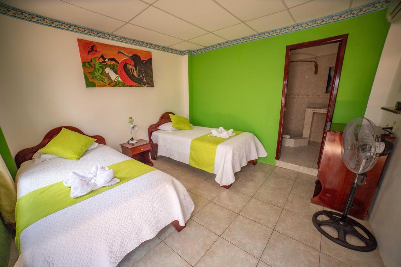 Hostal Gladismar Puerto Villamil Esterno foto