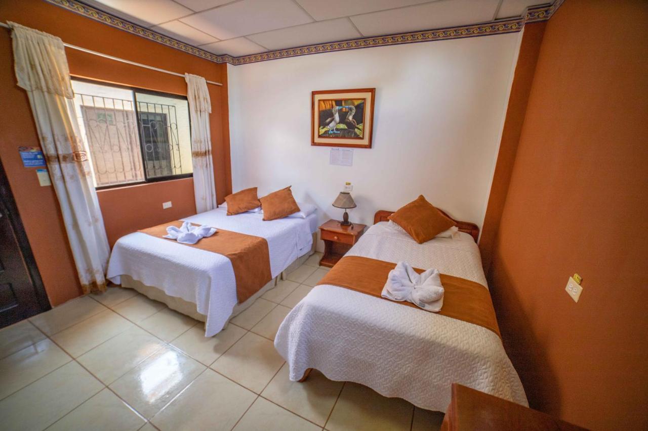 Hostal Gladismar Puerto Villamil Esterno foto