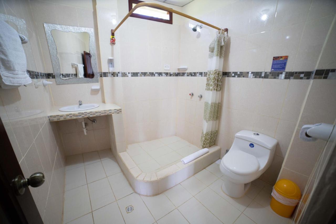 Hostal Gladismar Puerto Villamil Esterno foto