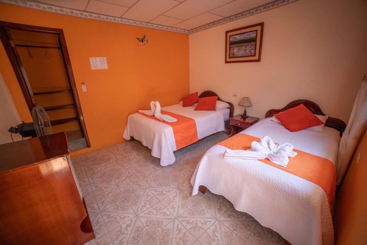Hostal Gladismar Puerto Villamil Esterno foto