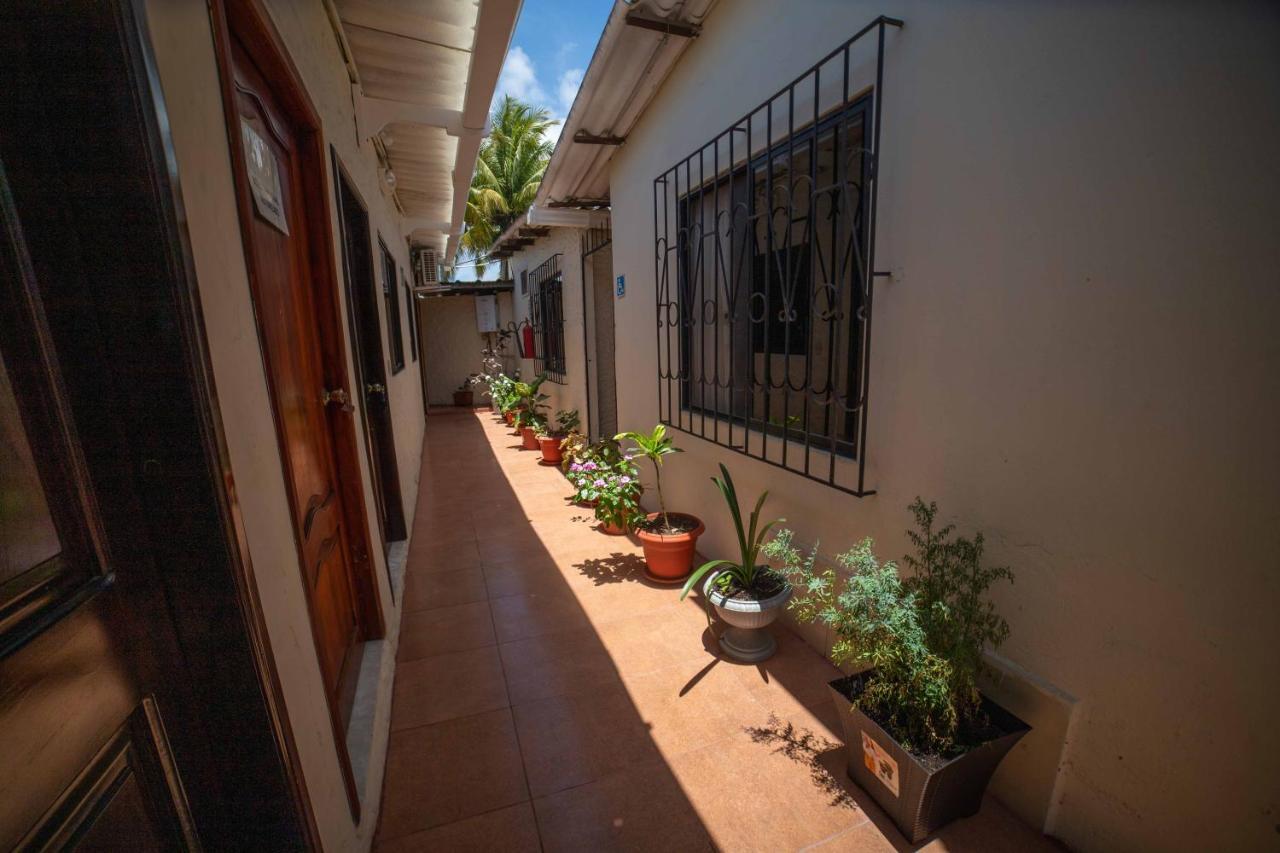 Hostal Gladismar Puerto Villamil Esterno foto