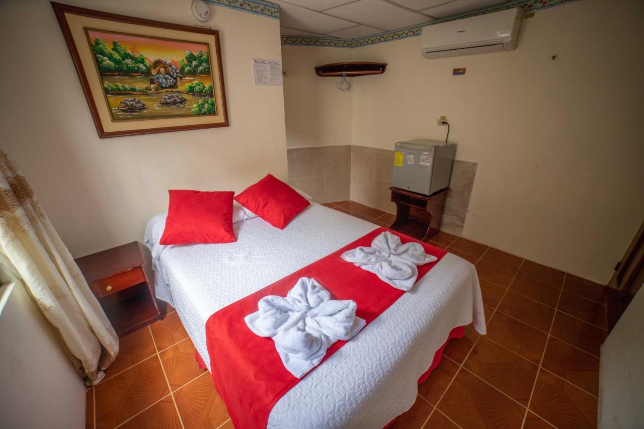 Hostal Gladismar Puerto Villamil Esterno foto